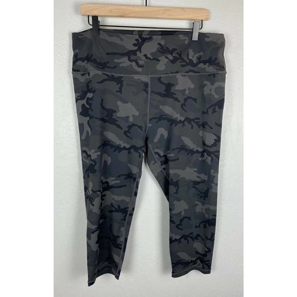 Zyia Active Camoflauge Camo Leggings Crop Capri Workout Pants Size 20 Plus Size - Picture 1 of 4